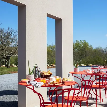Logis Les Murets Restaurant Hotel 3*