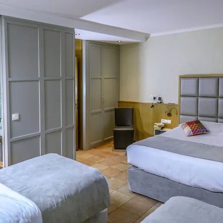 Logis Les Murets Restaurant Hotel