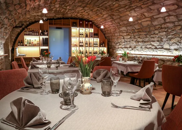 Logis Les Murets Restaurant Hotel 3*