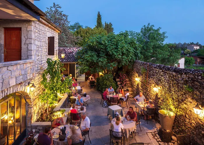 Logis Les Murets Restaurant Hotel 3*